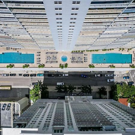 Miami Vice Oceanfront Sky Villa Екстер'єр фото