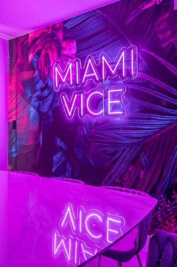 Miami Vice Oceanfront Sky Villa Екстер'єр фото