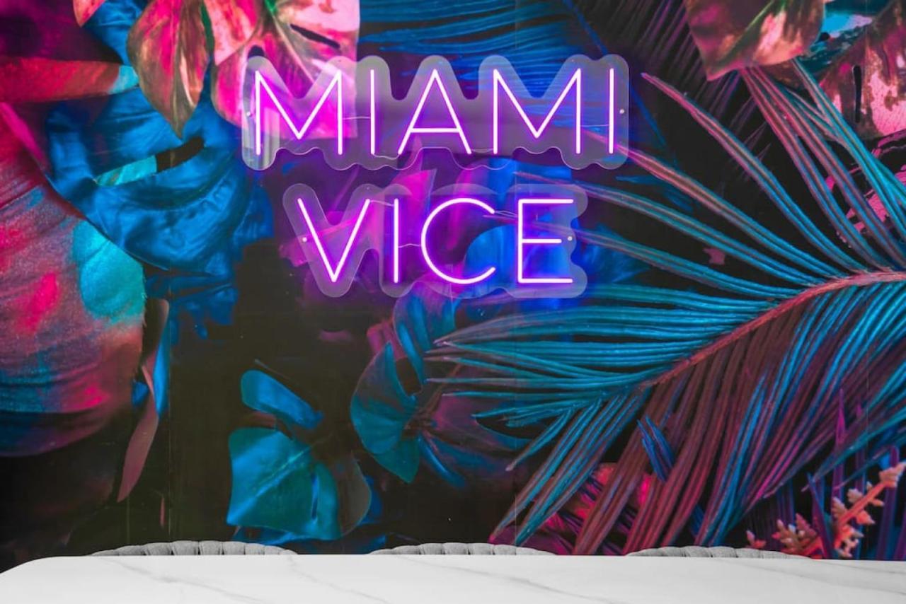 Miami Vice Oceanfront Sky Villa Екстер'єр фото