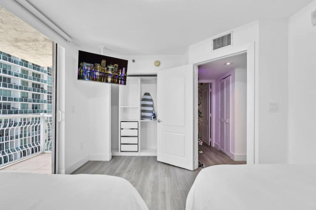 Miami Vice Oceanfront Sky Villa Екстер'єр фото