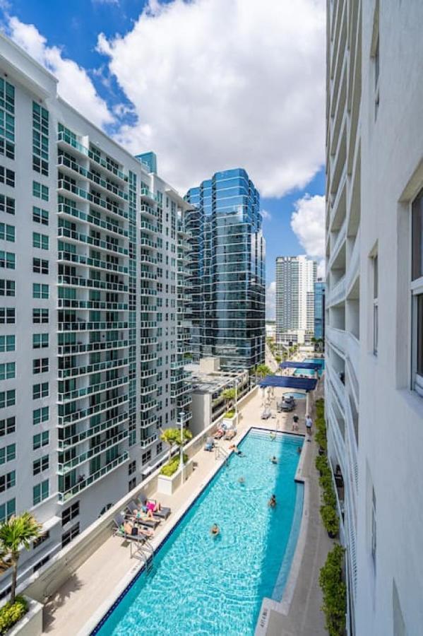 Miami Vice Oceanfront Sky Villa Екстер'єр фото