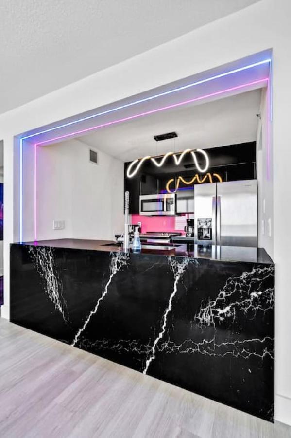 Miami Vice Oceanfront Sky Villa Екстер'єр фото
