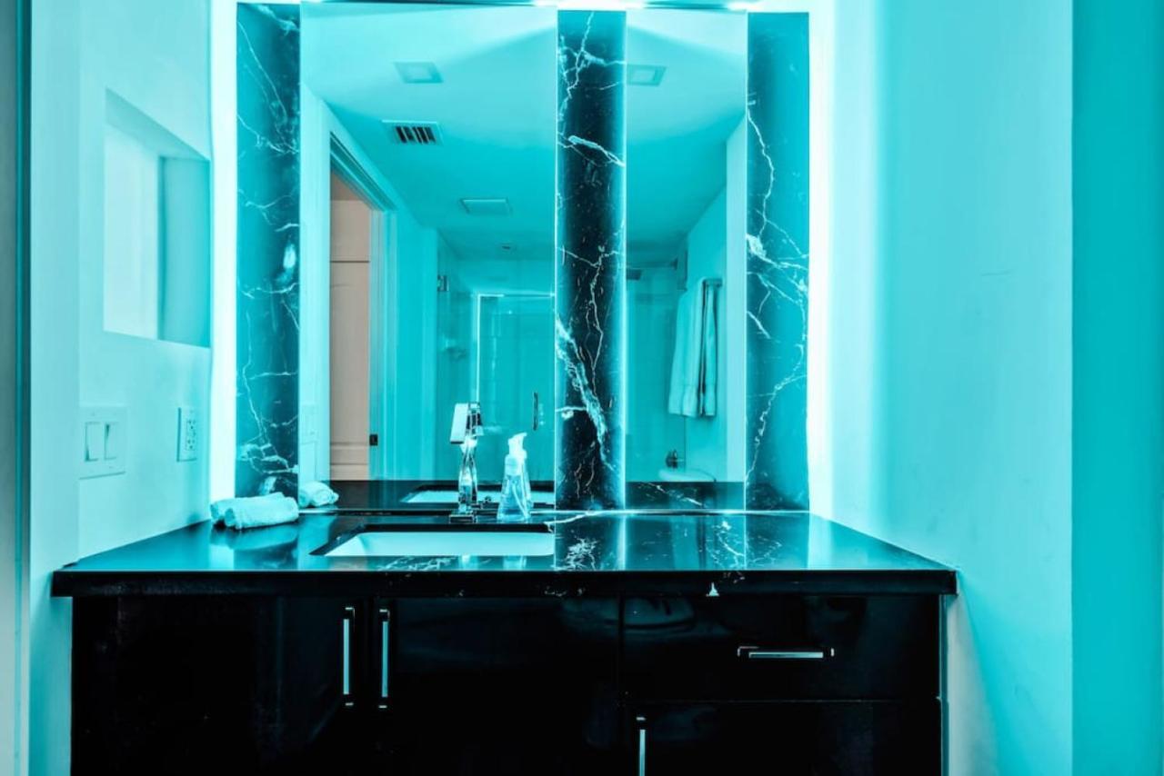 Miami Vice Oceanfront Sky Villa Екстер'єр фото