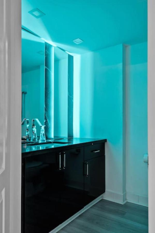 Miami Vice Oceanfront Sky Villa Екстер'єр фото