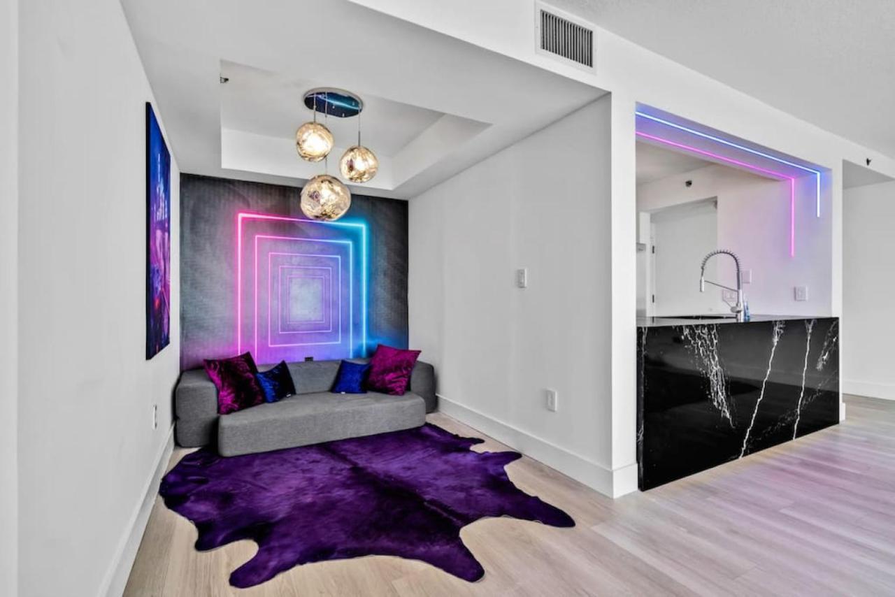 Miami Vice Oceanfront Sky Villa Екстер'єр фото