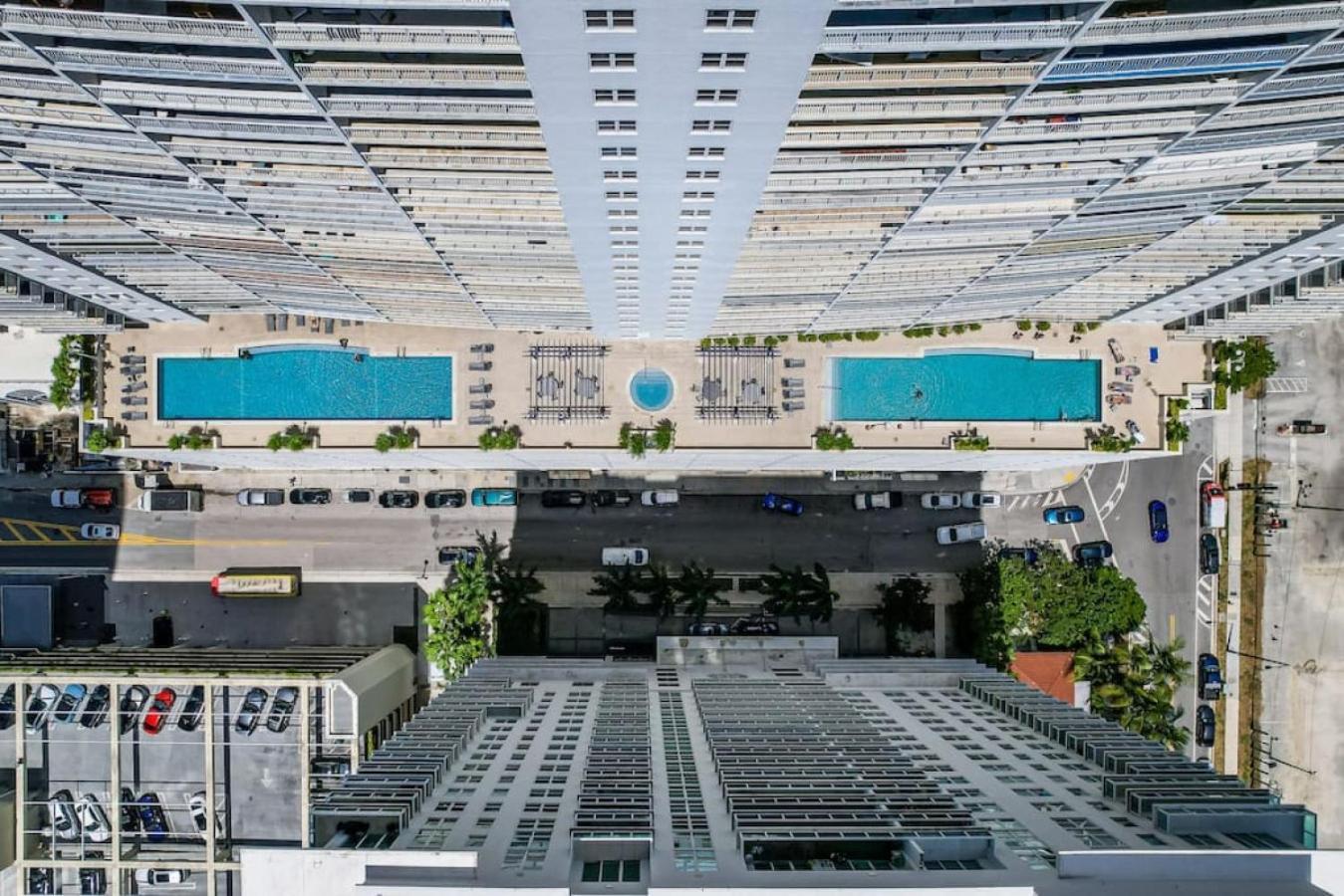 Miami Vice Oceanfront Sky Villa Екстер'єр фото