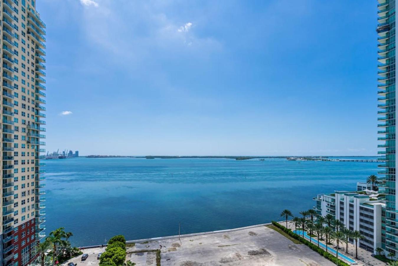 Miami Vice Oceanfront Sky Villa Екстер'єр фото